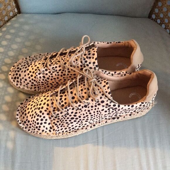 NWOT Journee Collection Jordi tan Leopard/cheetah print espadrille sneakers 11 - Picture 1 of 12